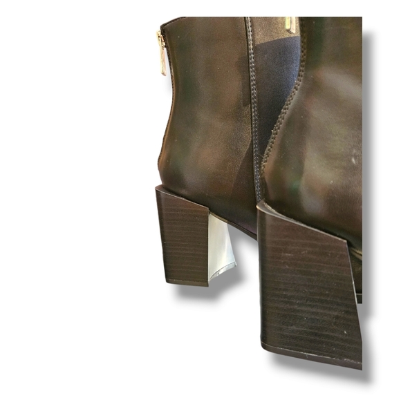 Black leather block heeled ankle boots - Picture 2 of 9